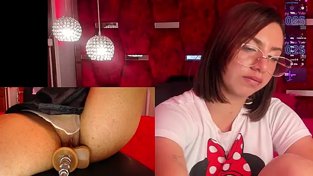 Snapshot of CamilaVegas_ chatting on 01.04.25 CamilaVegas online show from 01.04.25