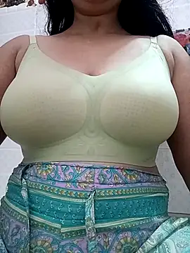 cute-mahek online show from 10.30.25