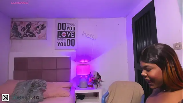 Snapshot of Alexa_paytom1 chatting on 10.25.25 Alexa paytom1 online show from 10.25.25