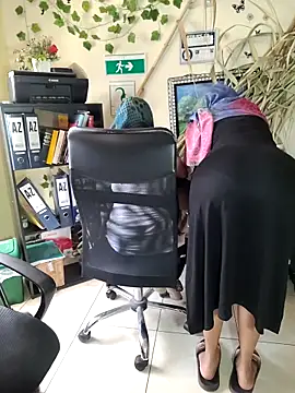 Snapshot of NAJWA-ARAB chatting on 12.27.24 NAJWA-ARAB online show from 12.27.24