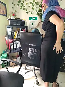 Snapshot of NAJWA-ARAB chatting on 03.06.25 NAJWA-ARAB online show from 03.06.25