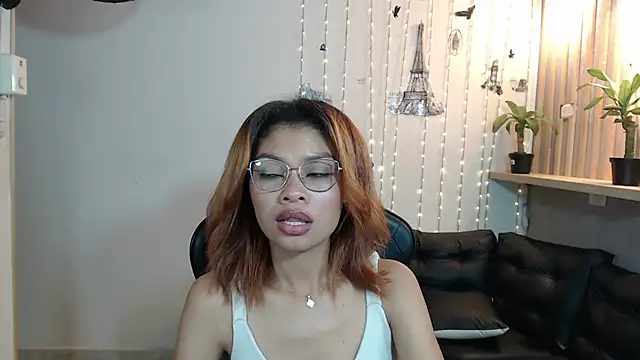 Snapshot of Perla_prg chatting on 12.27.24 Perla prg online show from 12.27.24