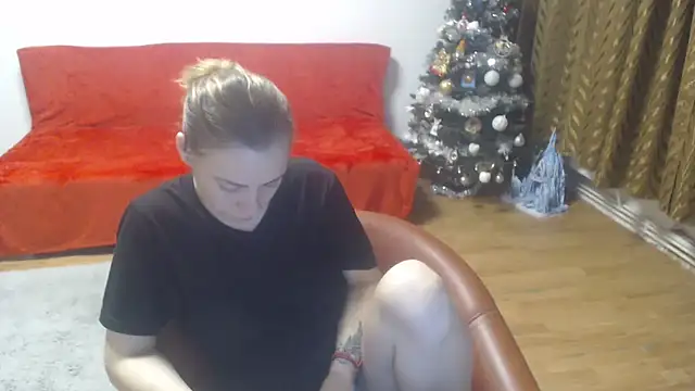 Snapshot of AngelAndDevil92 chatting on 12.23.24 AngelAndDevil92 online show from 12.23.24