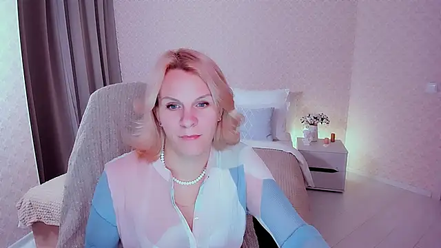 Louisa Bay online show from 12.14.24