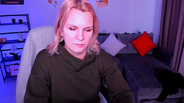 Louisa Bay online show from 01.17.25