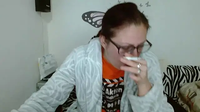 LadyHellene online show from 02.04.26