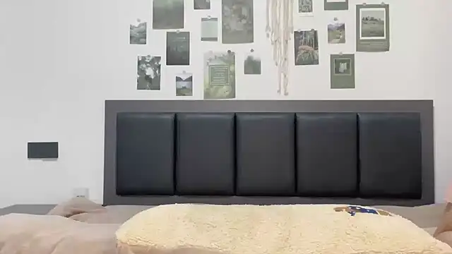 Snapshot of Arrebo1 chatting on 12.20.24 Arrebo1 online show from 12.20.24