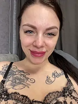 Lola Hale online show from 02.05.26