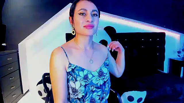 Coral Gibson online show from 02.03.25