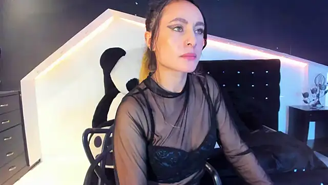 Coral Gibson online show from 02.06.25