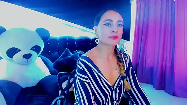 Coral Gibson online show from 02.08.25