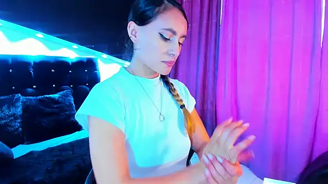 Coral Gibson online show from 02.11.25