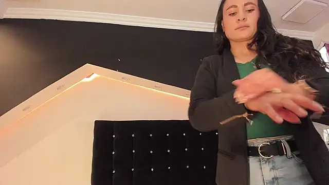 Coral Gibson online show from 05.12.26