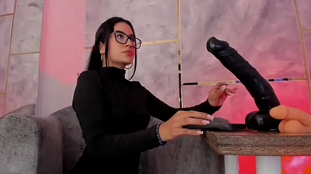 Ellaochoa online show from 10.18.25