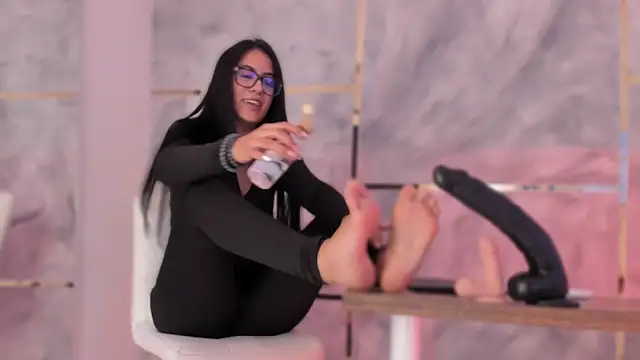 Ellaochoa online show from 12.22.25