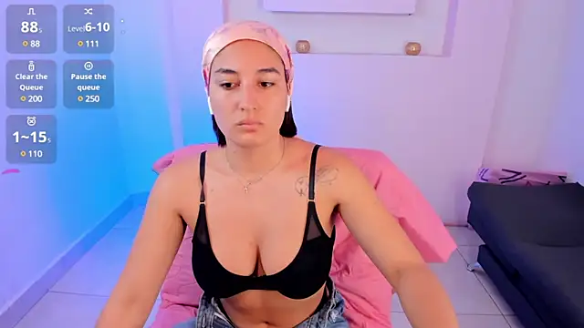 Snapshot of ScarlettWet9 chatting on 12.15.24 ScarlettWet9 online show from 12.15.24