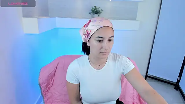 Snapshot of ScarlettWet9 chatting on 12.16.24 ScarlettWet9 online show from 12.16.24