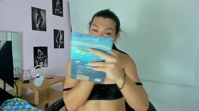 Snapshot of miavalentinaaa chatting on 12.12.24 miavalentinaaa online show from 12.12.24