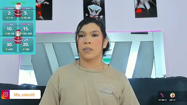 Snapshot of miavalentinaaa chatting on 12.14.24 miavalentinaaa online show from 12.14.24