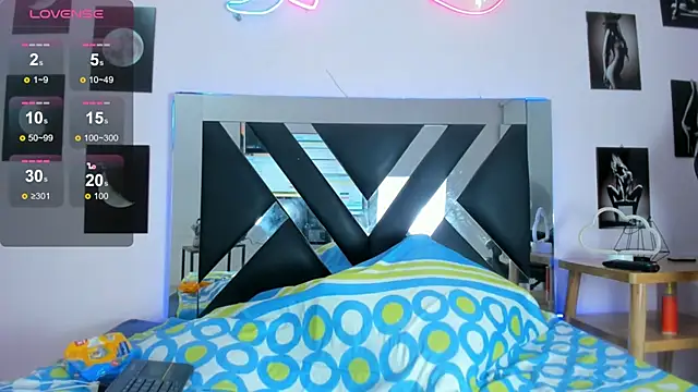 Snapshot of miavalentinaaa chatting on 12.18.24 miavalentinaaa online show from 12.18.24