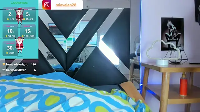 Snapshot of miavalentinaaa chatting on 12.18.24 miavalentinaaa online show from 12.18.24