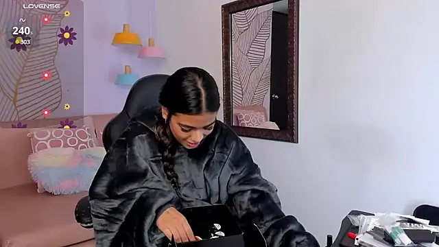 Snapshot of GiaFu chatting on 02.11.25 GiaFu online show from 02.11.25