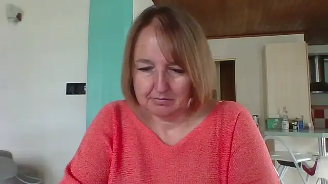 Snapshot of Sandcoq chatting on 04.28.26 Sandcoq online show from 04.28.26