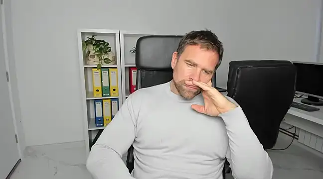 Snapshot of John-E-Dough chatting on 12.04.24 John-E-Dough online show from 12.04.24