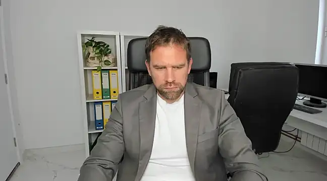 Snapshot of John-E-Dough chatting on 12.06.24 John-E-Dough online show from 12.06.24