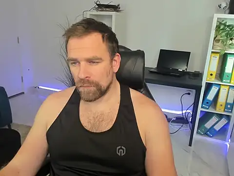 Snapshot of John-E-Dough chatting on 12.04.25 John-E-Dough online show from 12.04.25