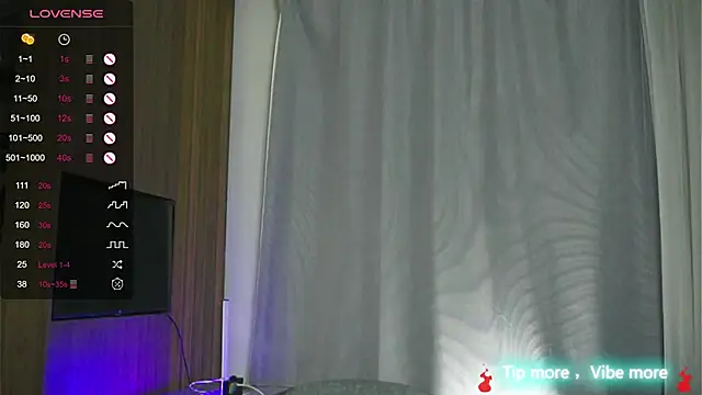 Snapshot of HarpyWitch chatting on 03.18.25 HarpyWitch online show from 03.18.25