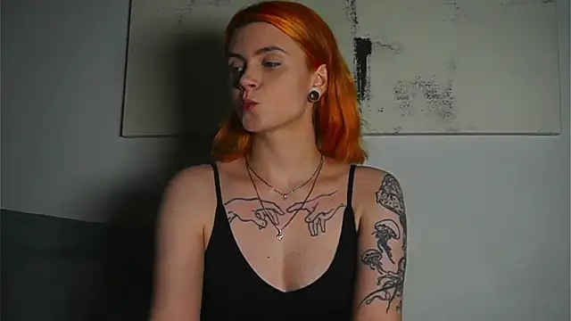 Snapshot of HarpyWitch chatting on 10.03.25 HarpyWitch online show from 10.03.25