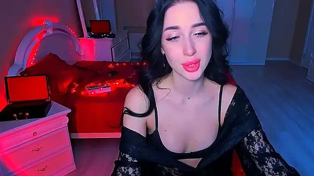 Snapshot of lovely_desire chatting on 12.19.24 lovely desire online show from 12.19.24
