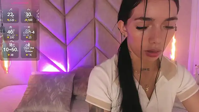 Mollymoon1 online show from 12.14.24