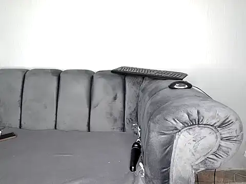 Pearl 00 online show from 11.06.25