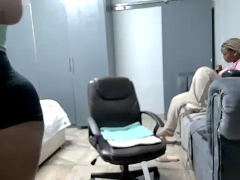 Pearl 00 online show from 02.20.26