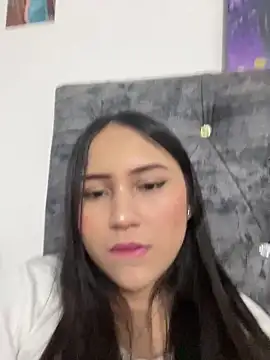 Snapshot of YuliiCamm chatting on 02.05.25 YuliiCamm online show from 02.05.25