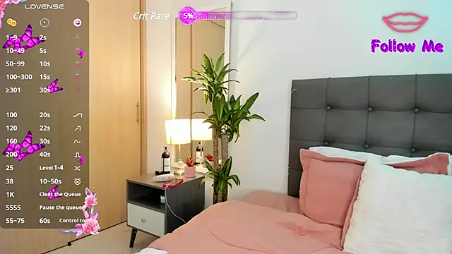 Snapshot of charlotte_james0 chatting on 03.23.25 charlotte james0 online show from 03.23.25