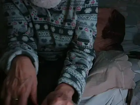 Snapshot of VeneRed chatting on 11.05.25 VeneRed online show from 11.05.25