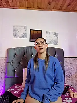 Scarlett Khan online show from 12.29.24