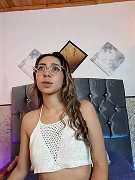 Scarlett Khan online show from 01.14.25