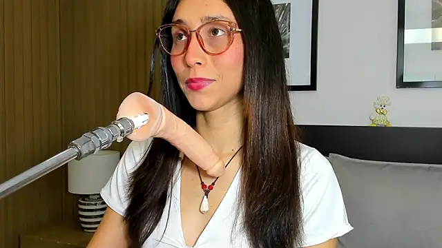 Snapshot of doll_bella_ chatting on 05.12.26 doll bella online show from 05.12.26