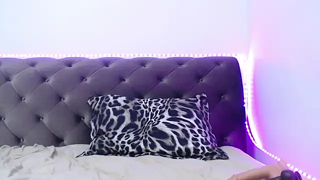 Snapshot of TiffanyPeretz chatting on 09.17.25 TiffanyPeretz online show from 09.17.25