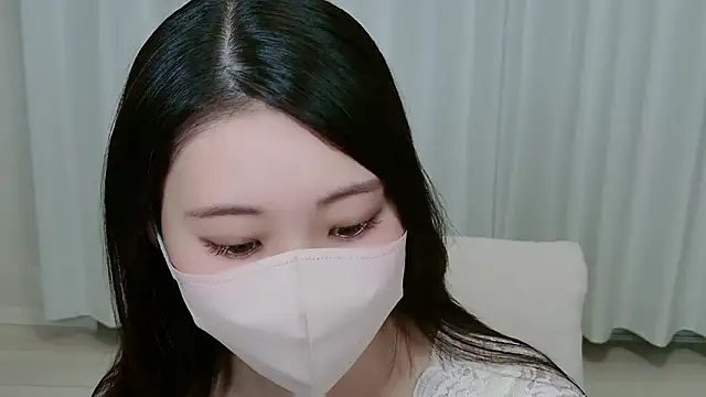 Snapshot of yuki_room chatting on 11.27.25 yuki room online show from 11.27.25