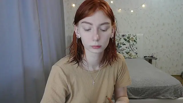 Snapshot of KateBunny chatting on 01.04.25 KateBunny online show from 01.04.25