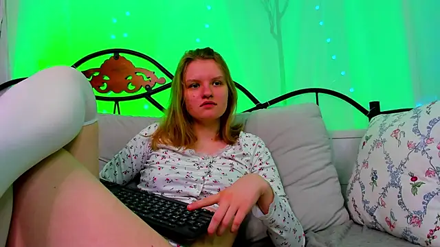 LilianSwall online show from 03.20.25