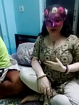 Snapshot of Raja_Ranii chatting on 01.05.25 Raja Ranii online show from 01.05.25