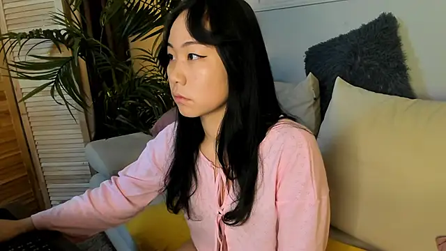 Snapshot of Inari_Okami_ chatting on 12.18.24 Inari Okami online show from 12.18.24