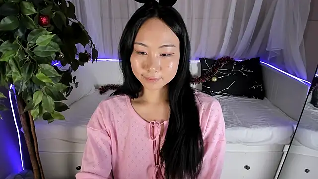 Snapshot of Inari_Okami_ chatting on 12.20.24 Inari Okami online show from 12.20.24