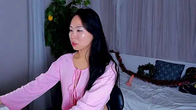 Snapshot of Inari_Okami_ chatting on 12.25.24 Inari Okami online show from 12.25.24